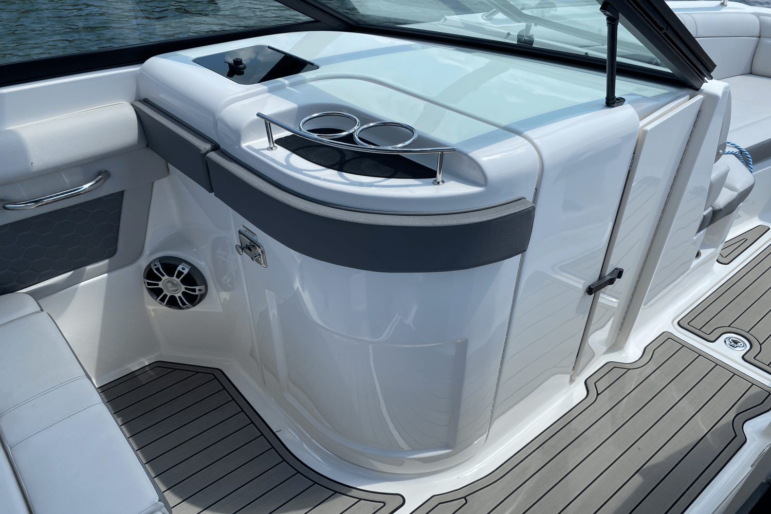 2023 Sea Ray SDX 270 Image Thumbnail #19