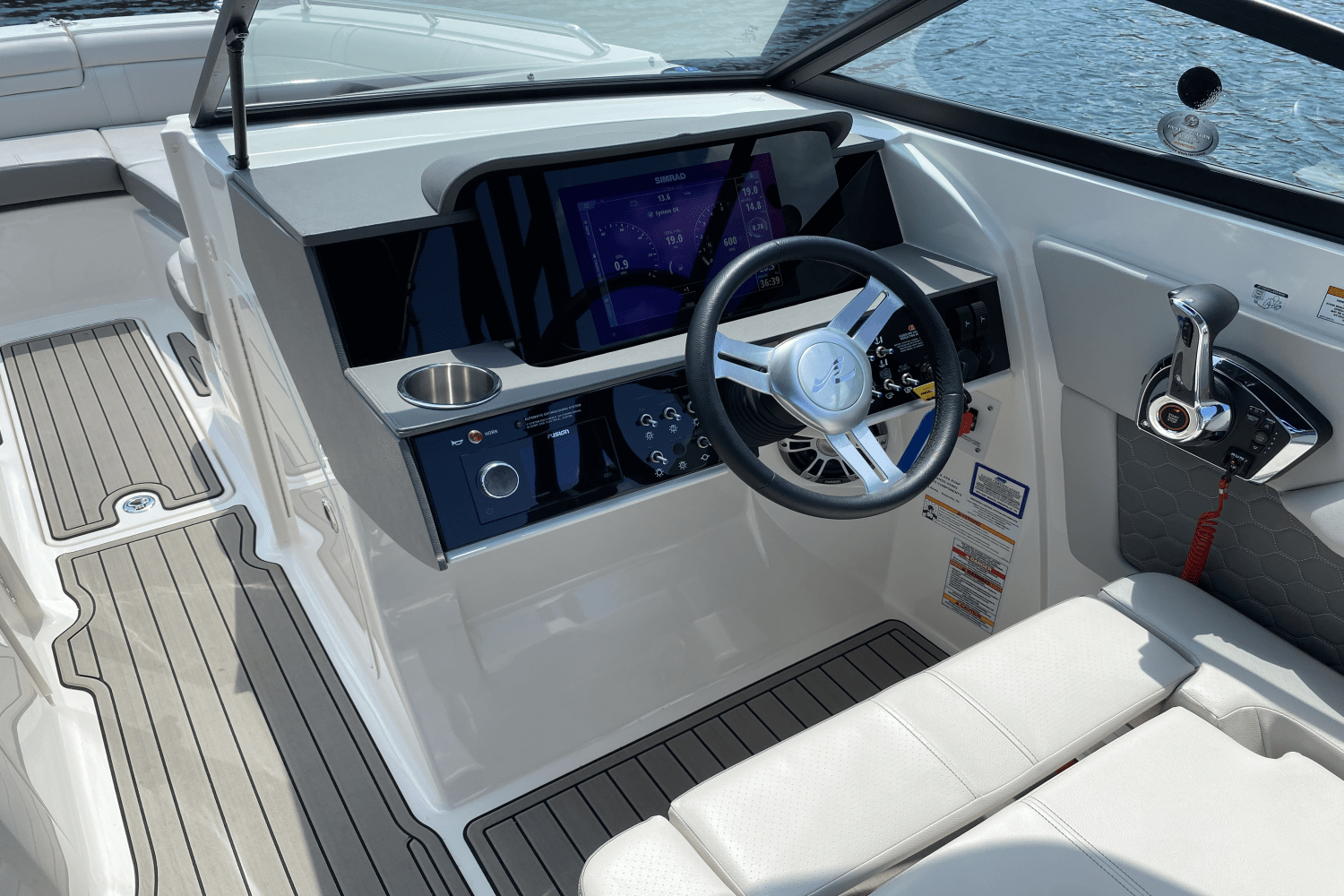 2023 Sea Ray SDX 270 Image Thumbnail #12