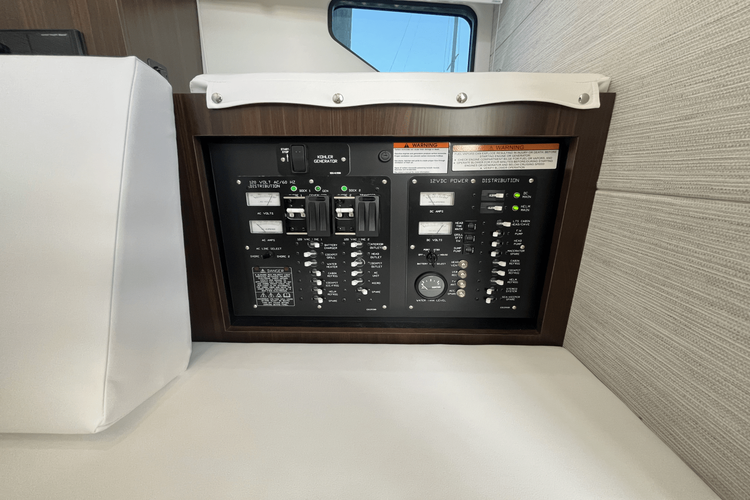 2024 Cruisers Yachts 34 GLS Outboard Image Thumbnail #17