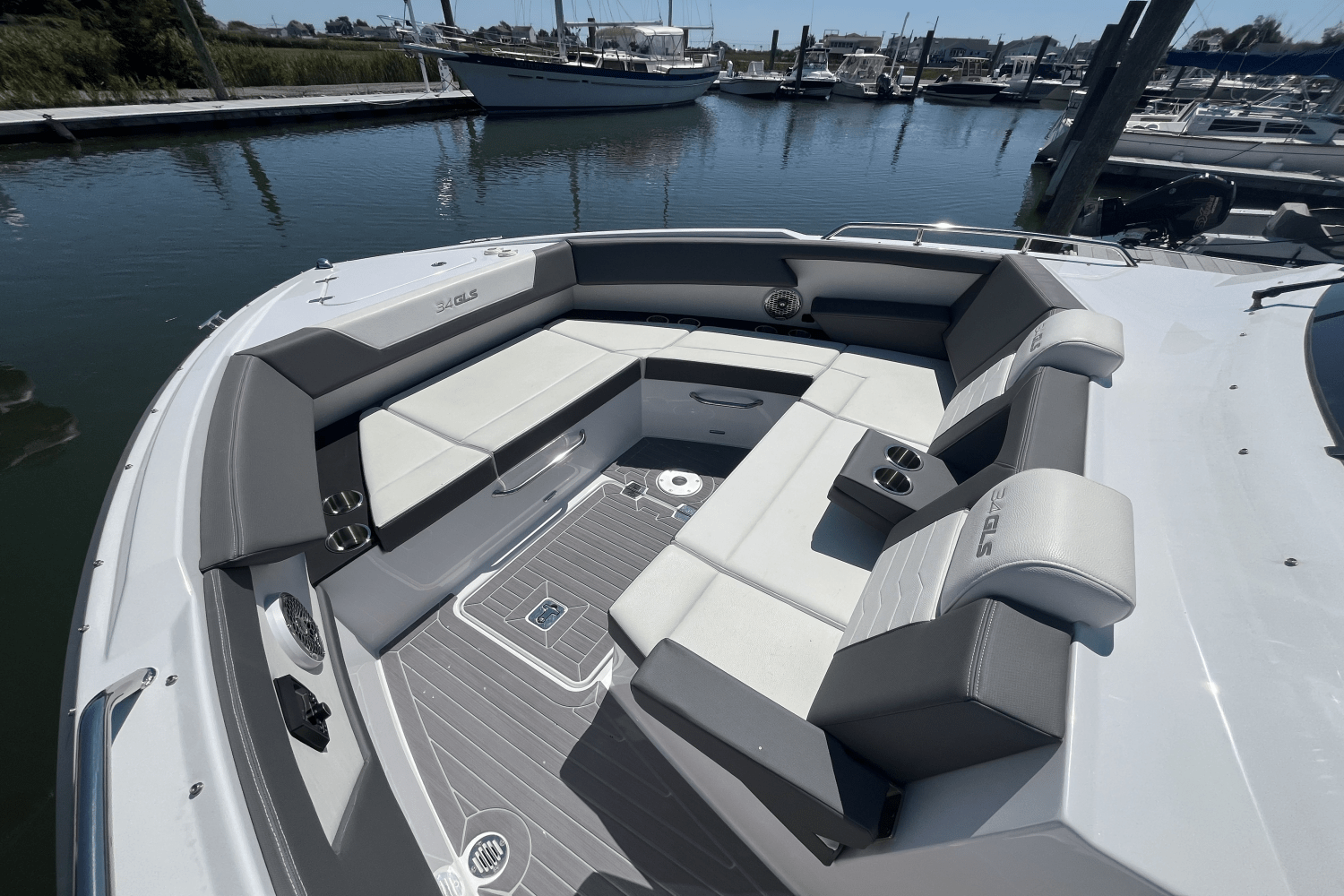 2024 Cruisers Yachts 34 GLS Outboard Image Thumbnail #25