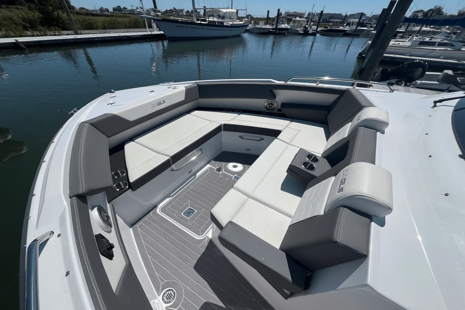 2024 Cruisers Yachts 34 GLS Outboard Image Thumbnail #25