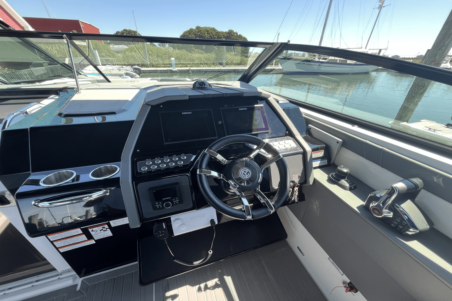 2024 Cruisers Yachts 34 GLS Outboard Image Thumbnail #9
