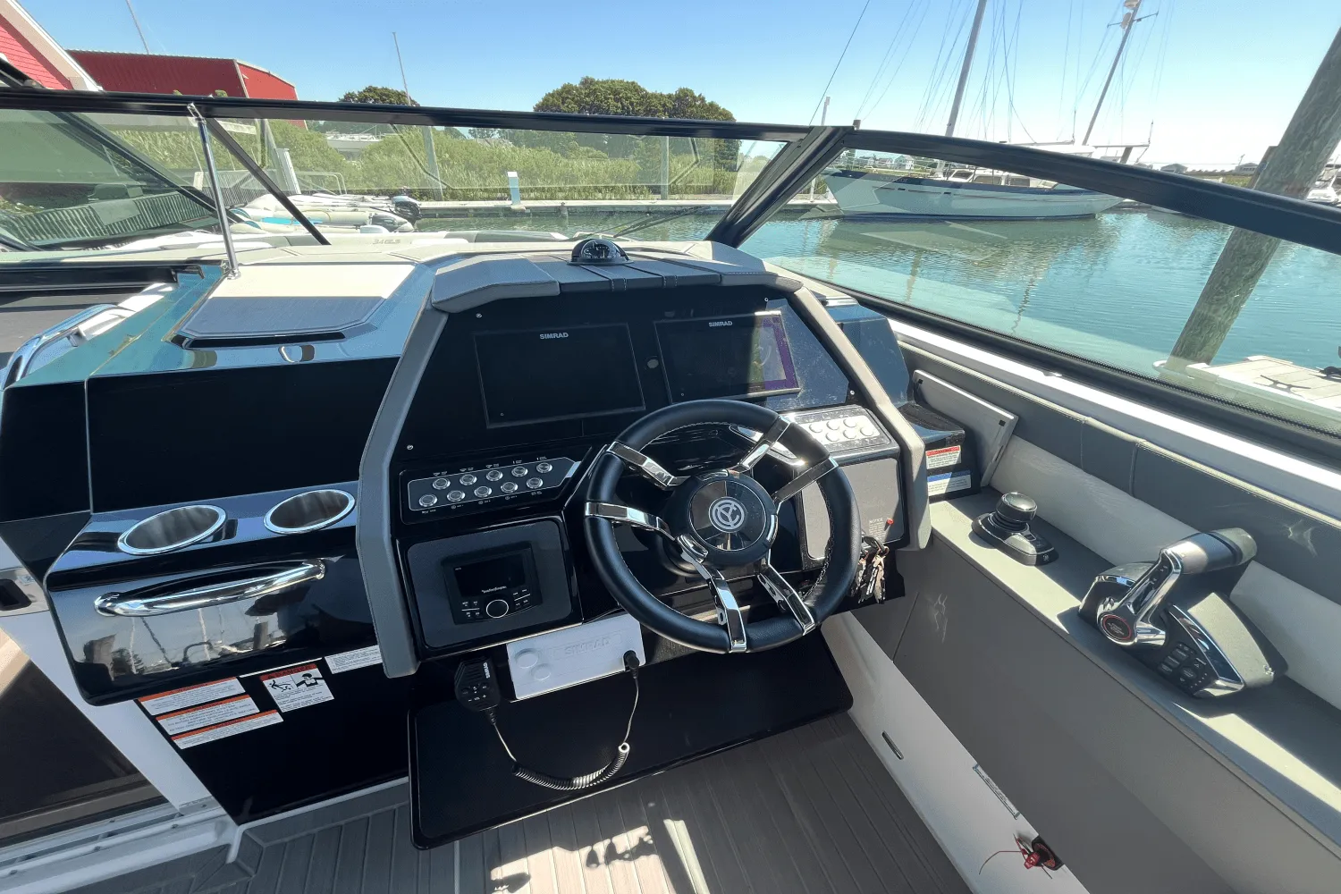 2024 Cruisers Yachts 34 GLS Outboard Image Thumbnail #9