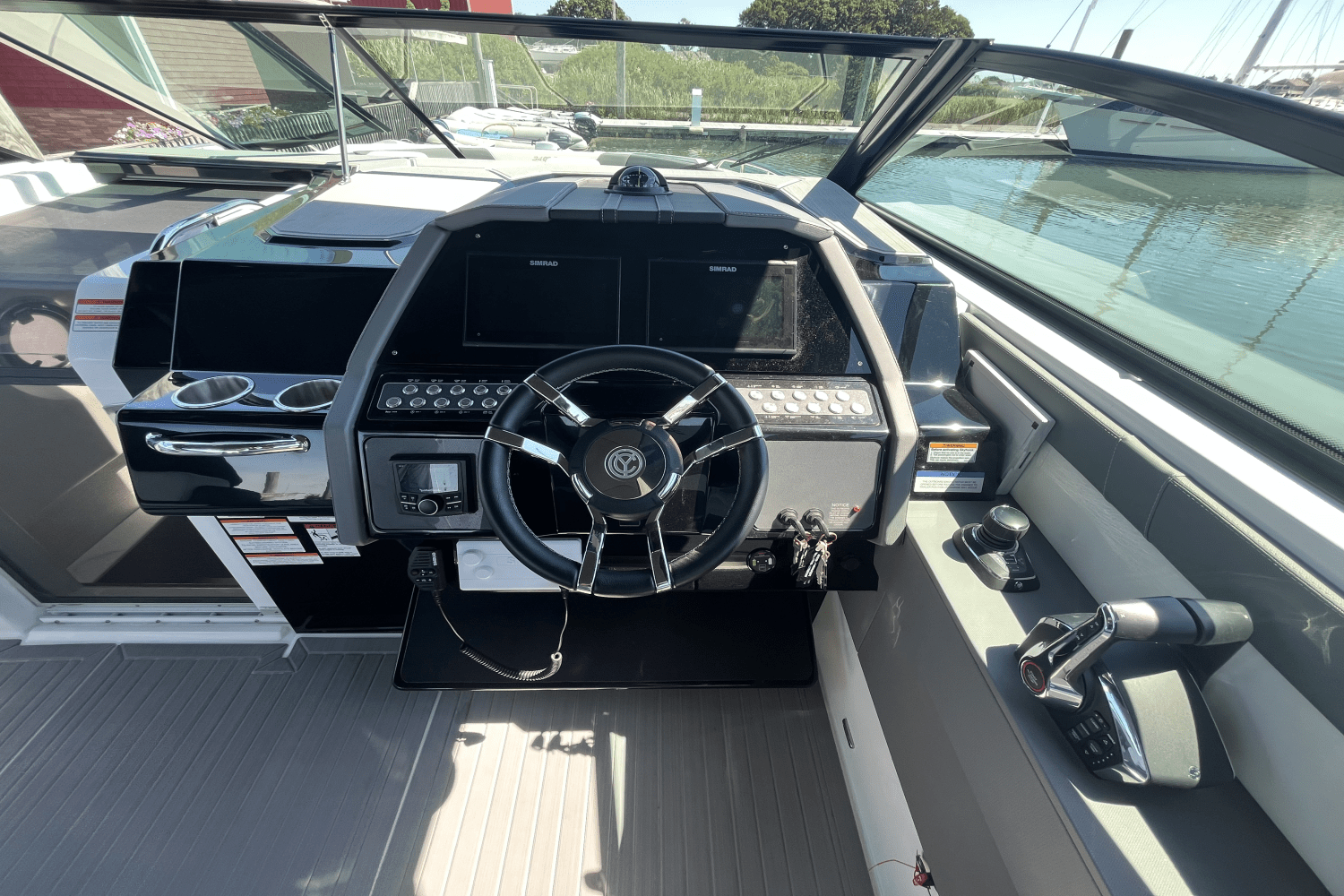 2024 Cruisers Yachts 34 GLS Outboard Image Thumbnail #11