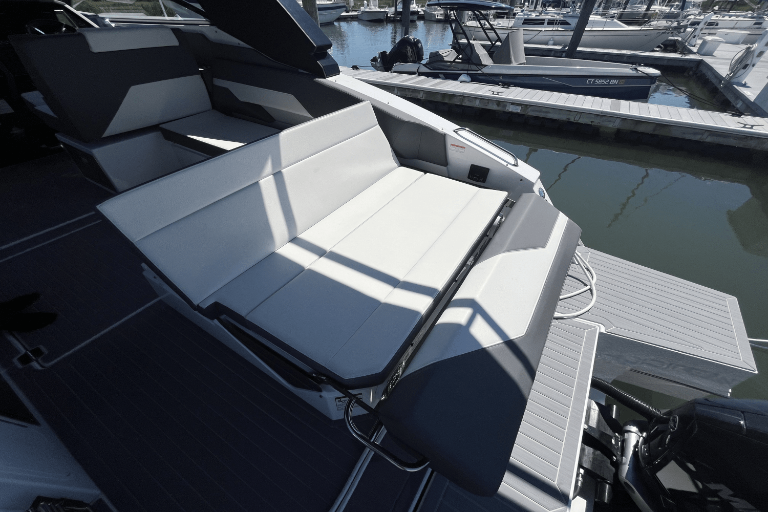 2024 Cruisers Yachts 34 GLS Outboard Image Thumbnail #3