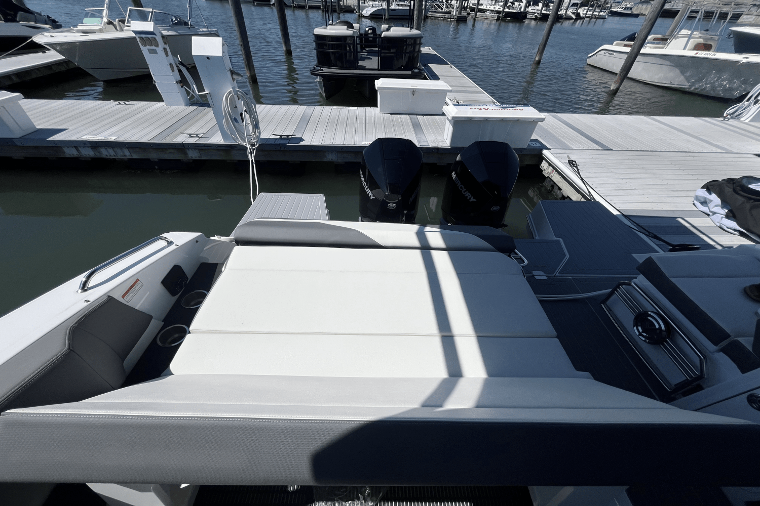 2024 Cruisers Yachts 34 GLS Outboard Image Thumbnail #4