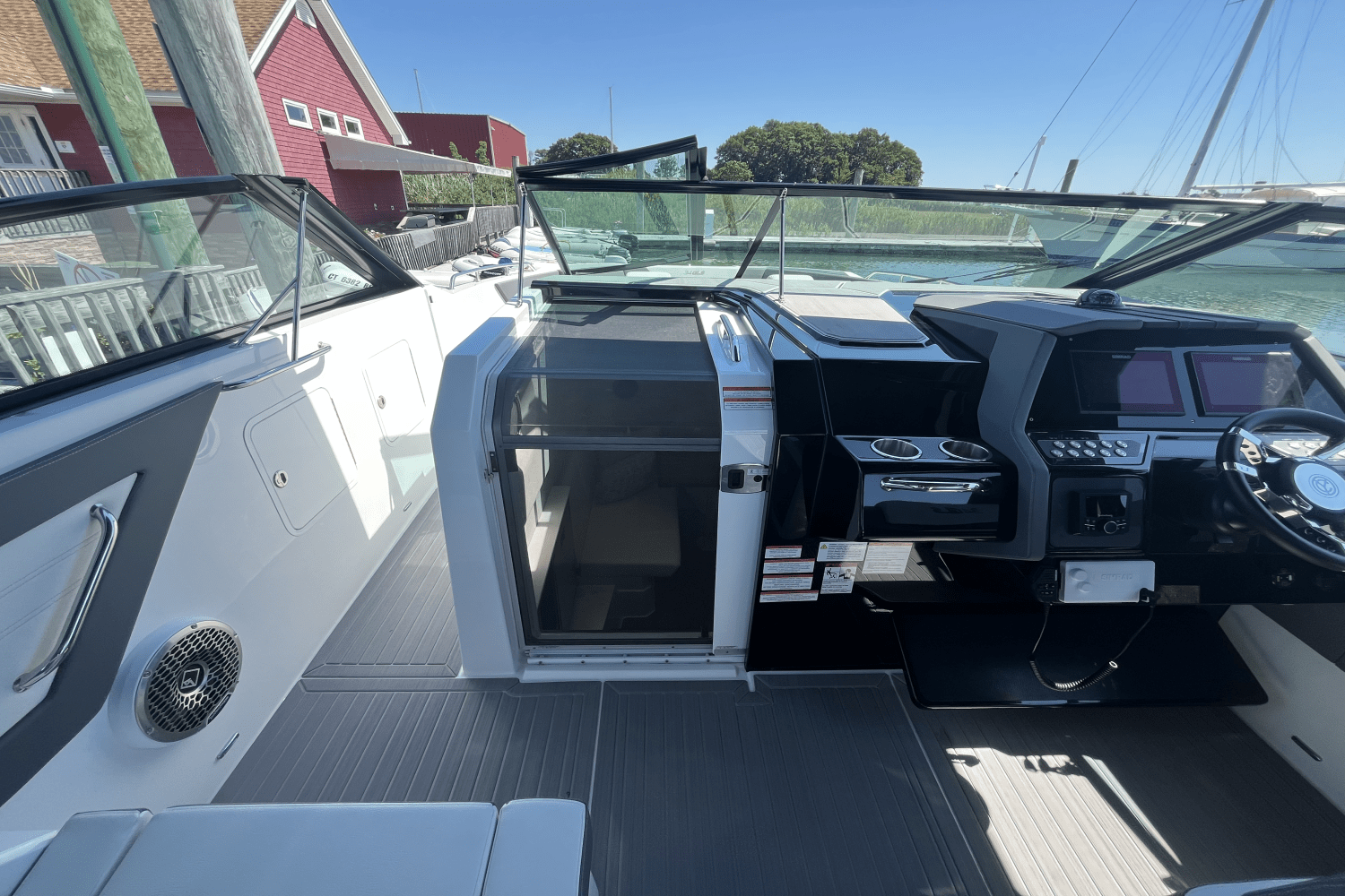 2024 Cruisers Yachts 34 GLS Outboard Image Thumbnail #12