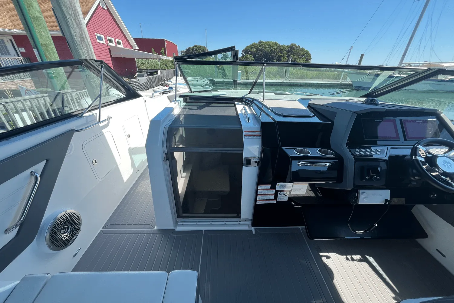 2024 Cruisers Yachts 34 GLS Outboard Image Thumbnail #12