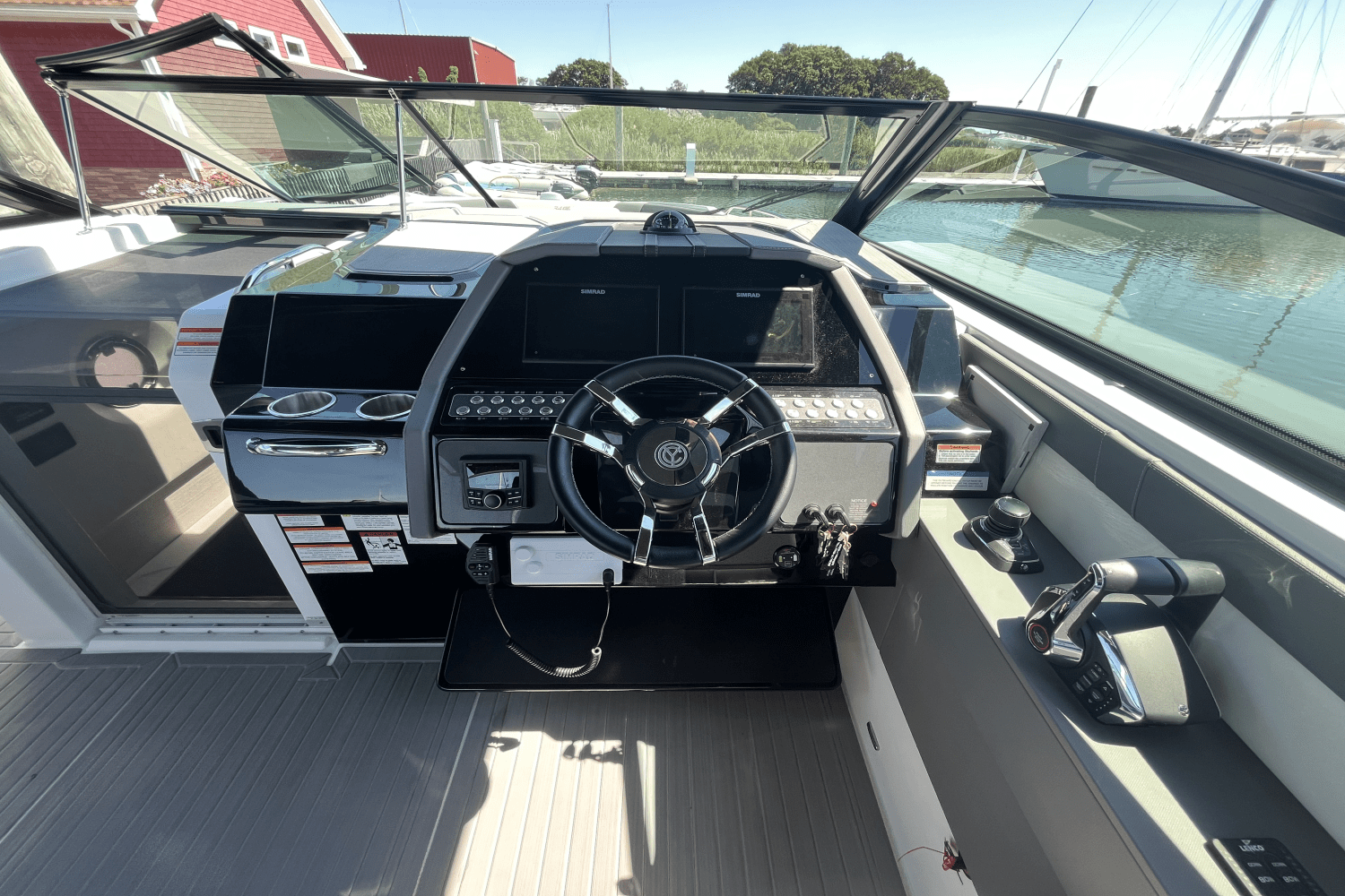 2024 Cruisers Yachts 34 GLS Outboard Image Thumbnail #10