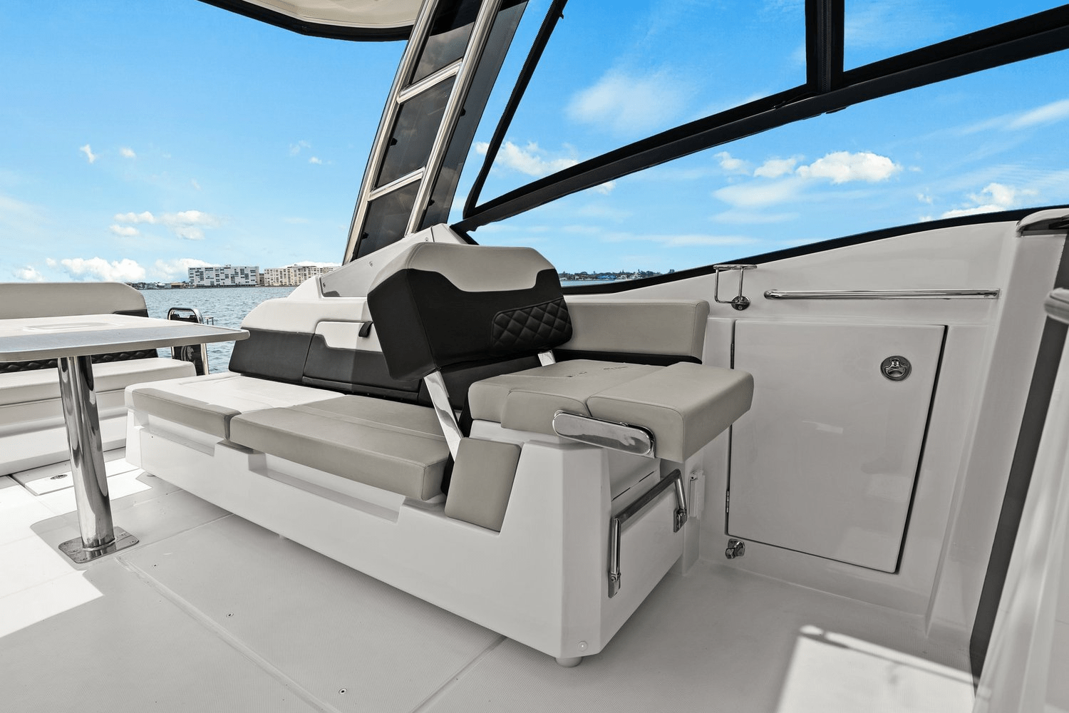 2021 Aquila 32 Image Thumbnail #34