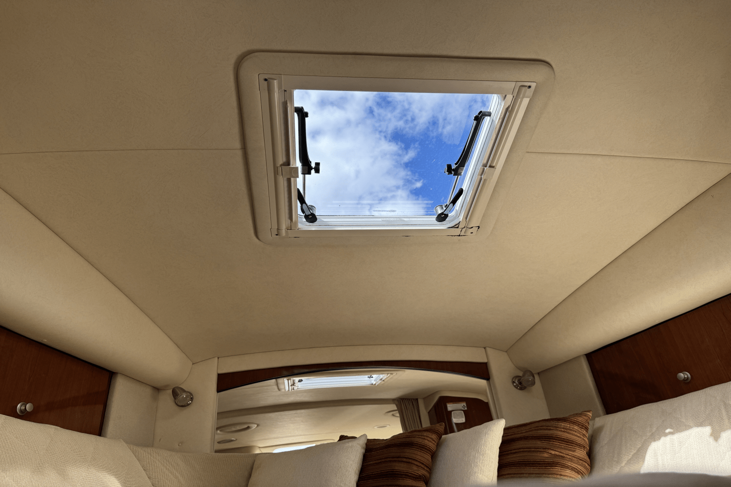 2007 Sea Ray 320 Sundancer Image Thumbnail #41