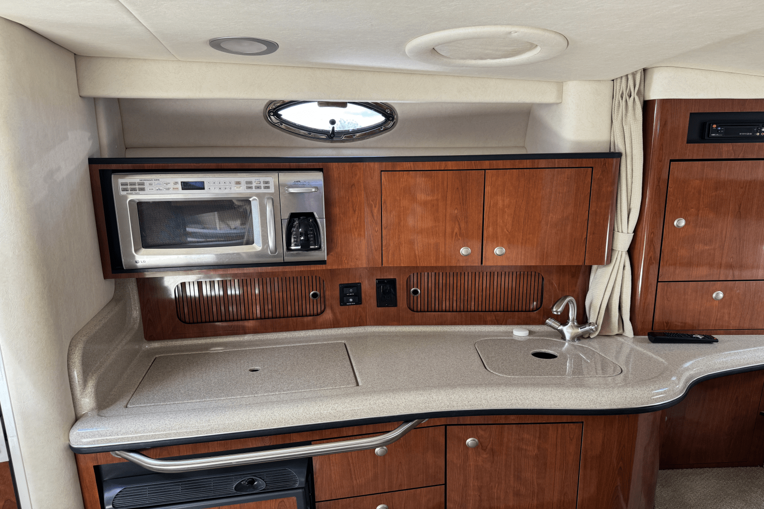 2007 Sea Ray 320 Sundancer Image Thumbnail #51