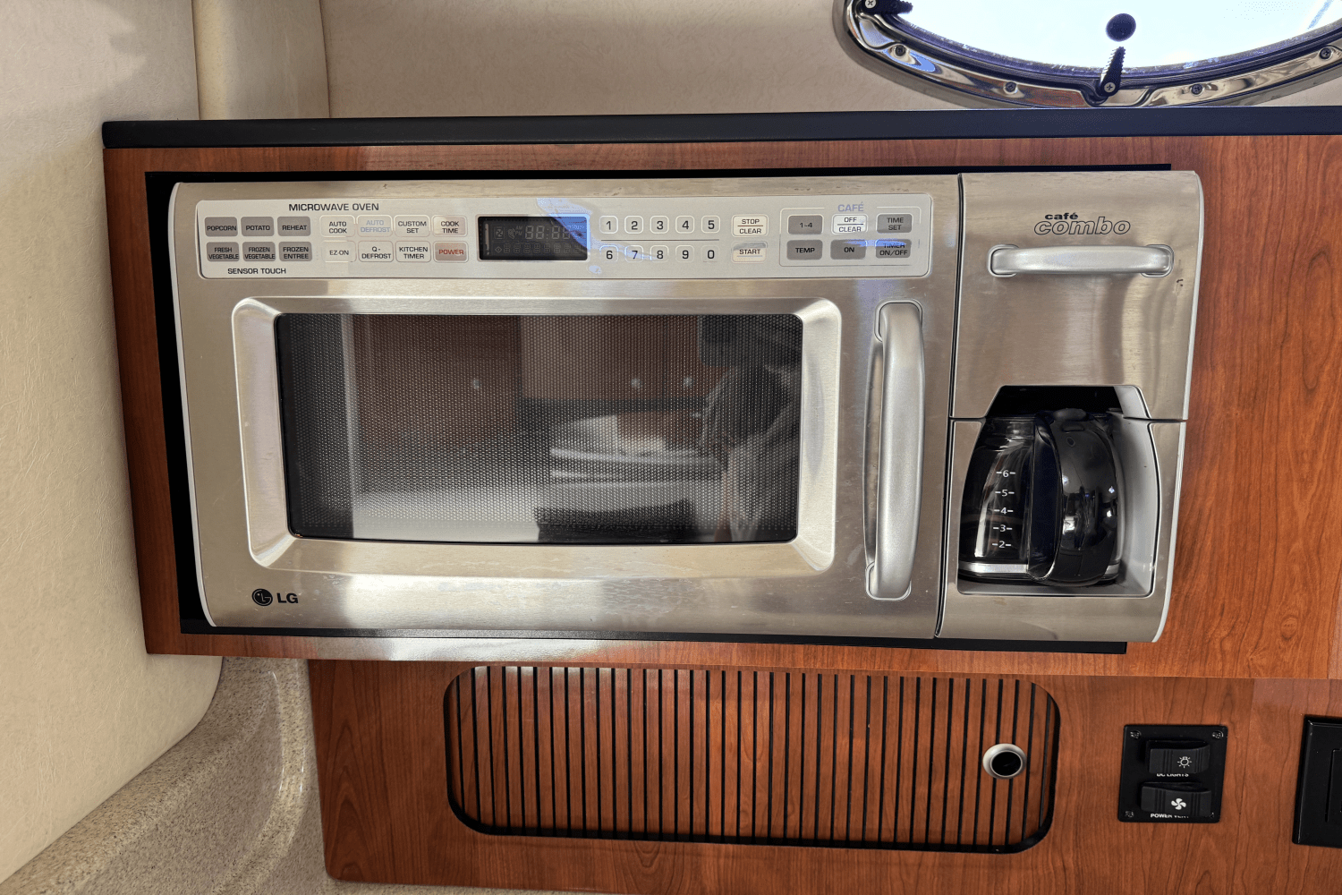 2007 Sea Ray 320 Sundancer Image Thumbnail #53