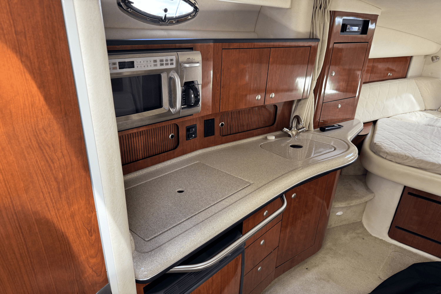 2007 Sea Ray 320 Sundancer Image Thumbnail #48
