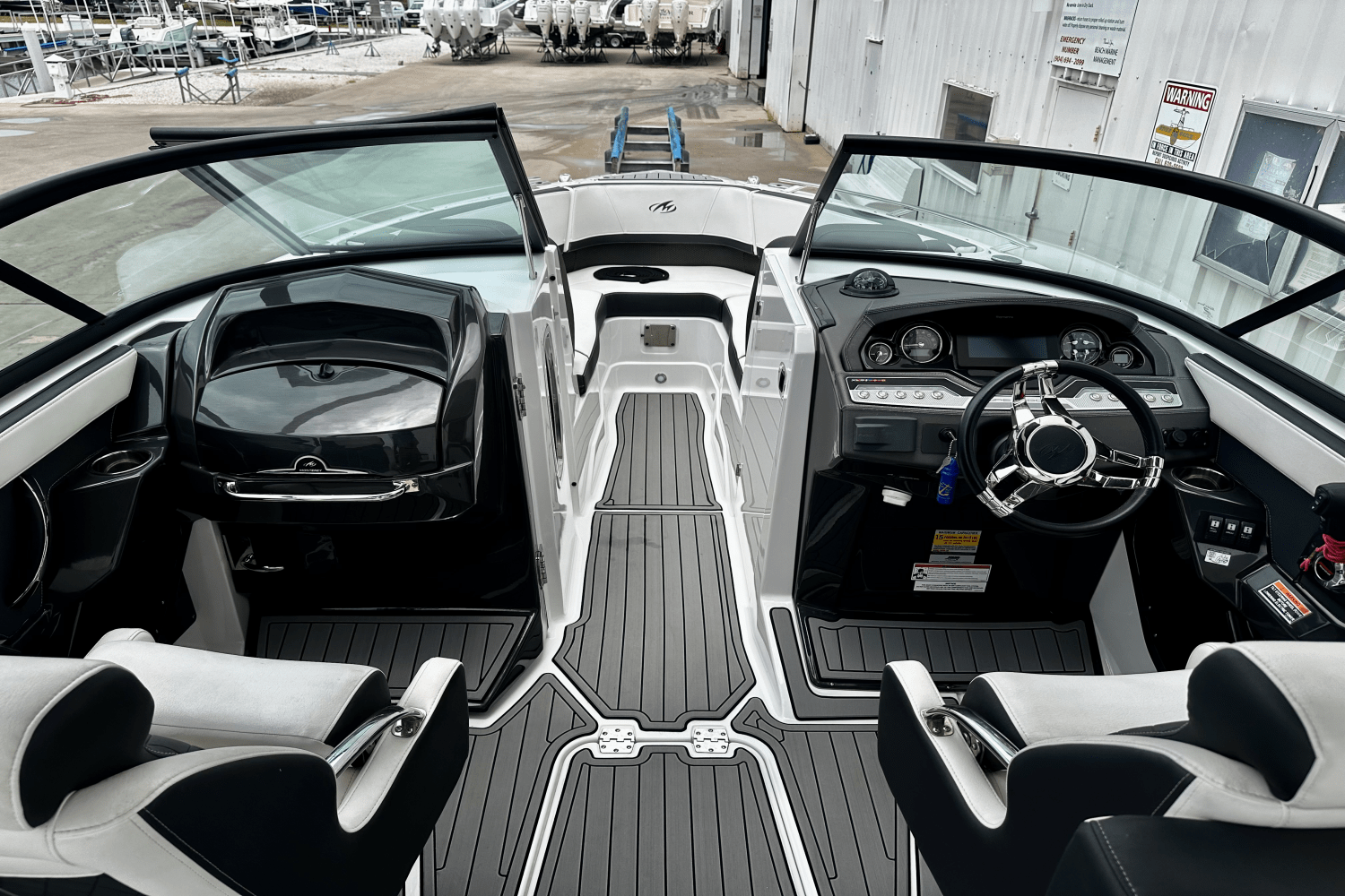 2020 Monterey 255 SS Image Thumbnail #6
