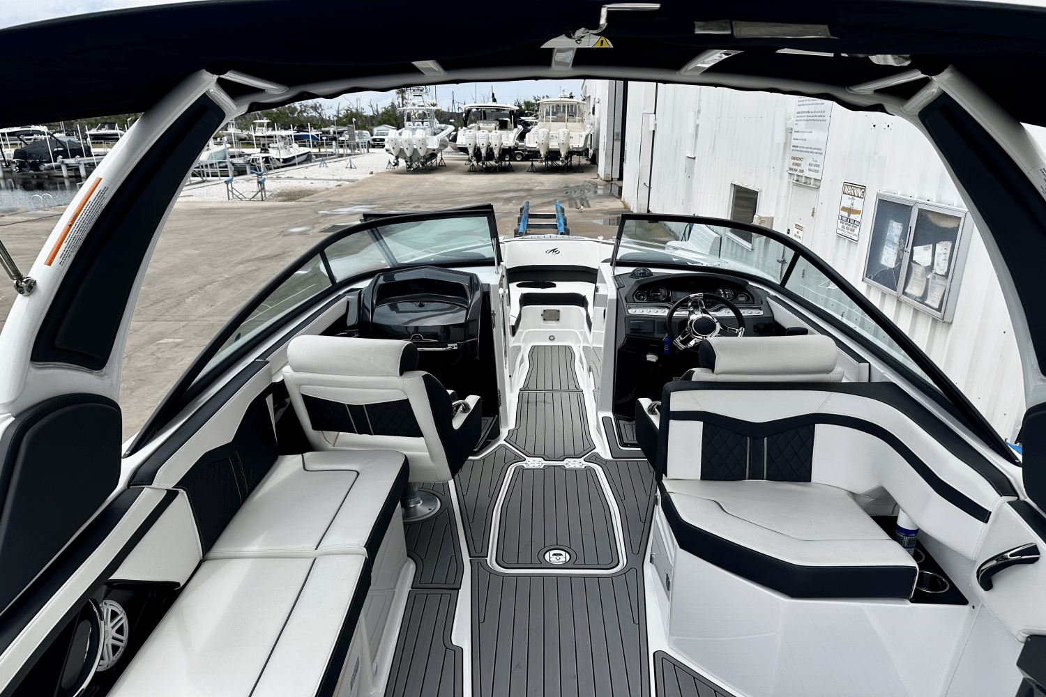 2020 Monterey 255 SS Image Thumbnail #11