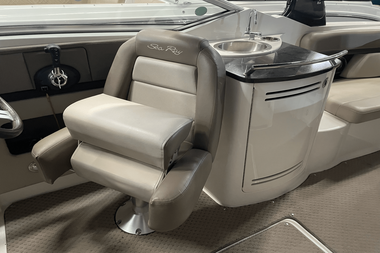 2012 Sea Ray 270 SLX Image Thumbnail #9
