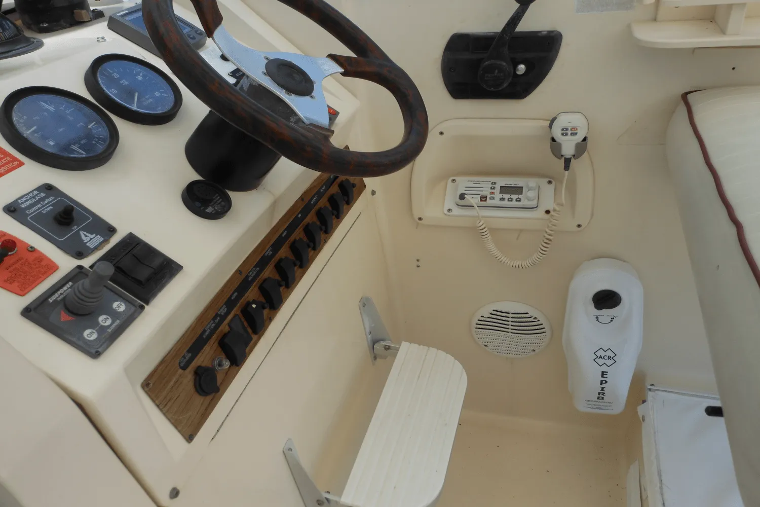 2001 Mainship PILOT 30 Image Thumbnail #16