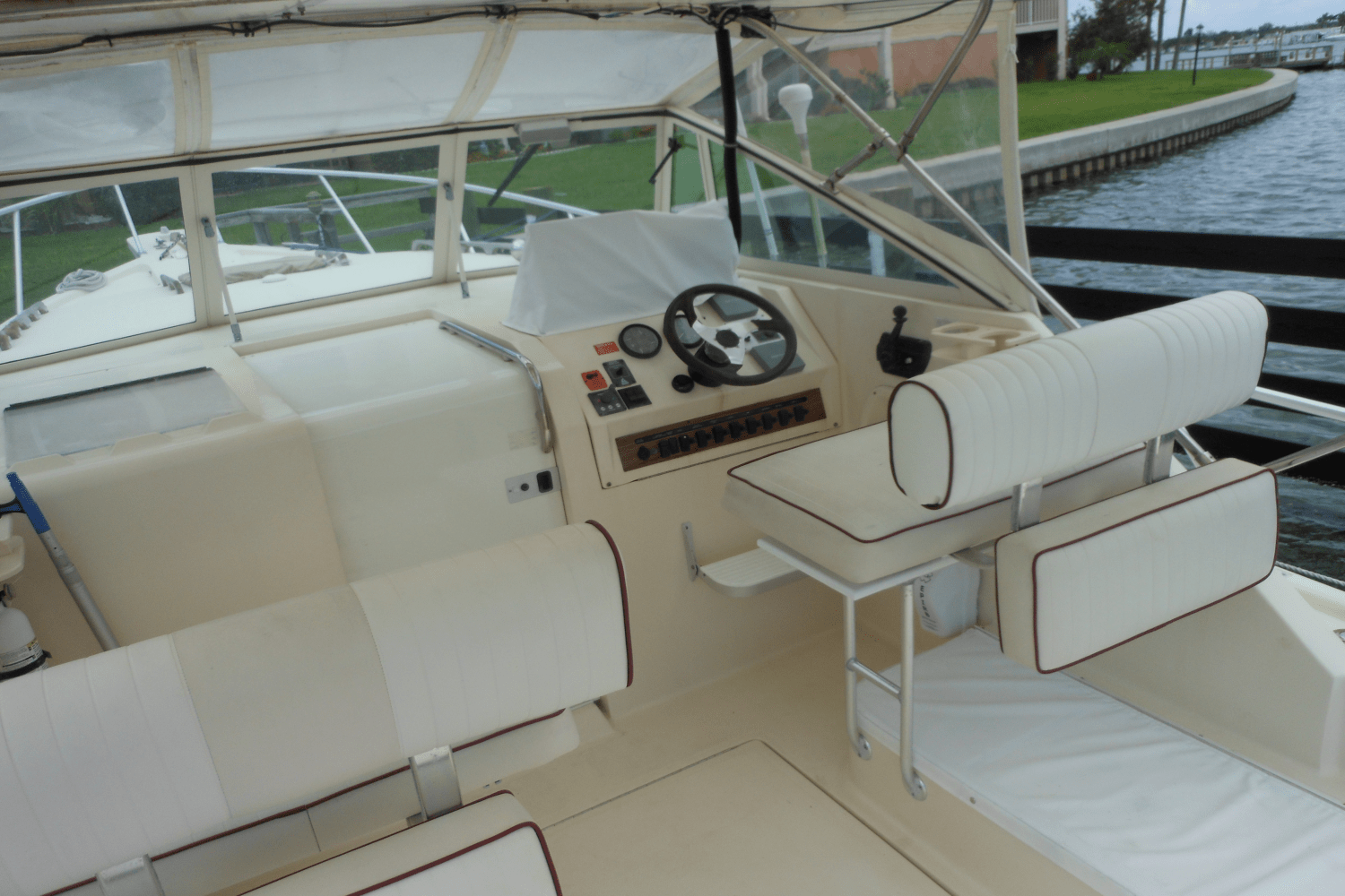 2001 Mainship PILOT 30 Image Thumbnail #42