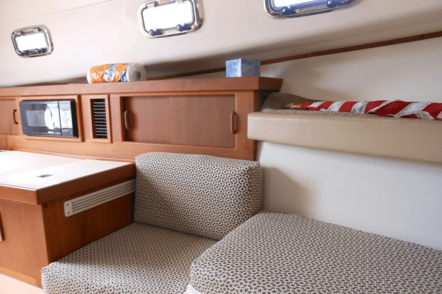 2001 Mainship PILOT 30 Image Thumbnail #27