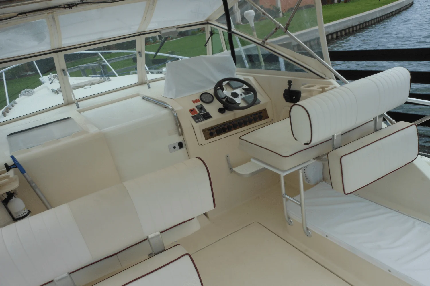 2001 Mainship PILOT 30 Image Thumbnail #41