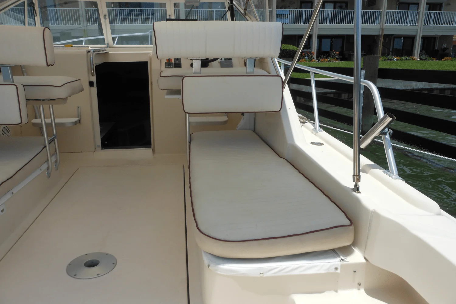 2001 Mainship PILOT 30 Image Thumbnail #22