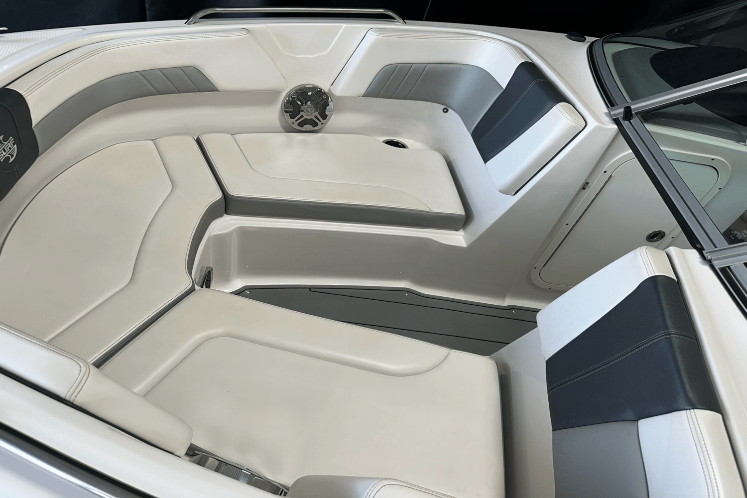 2020 Chaparral 230 SURF Image Thumbnail #2