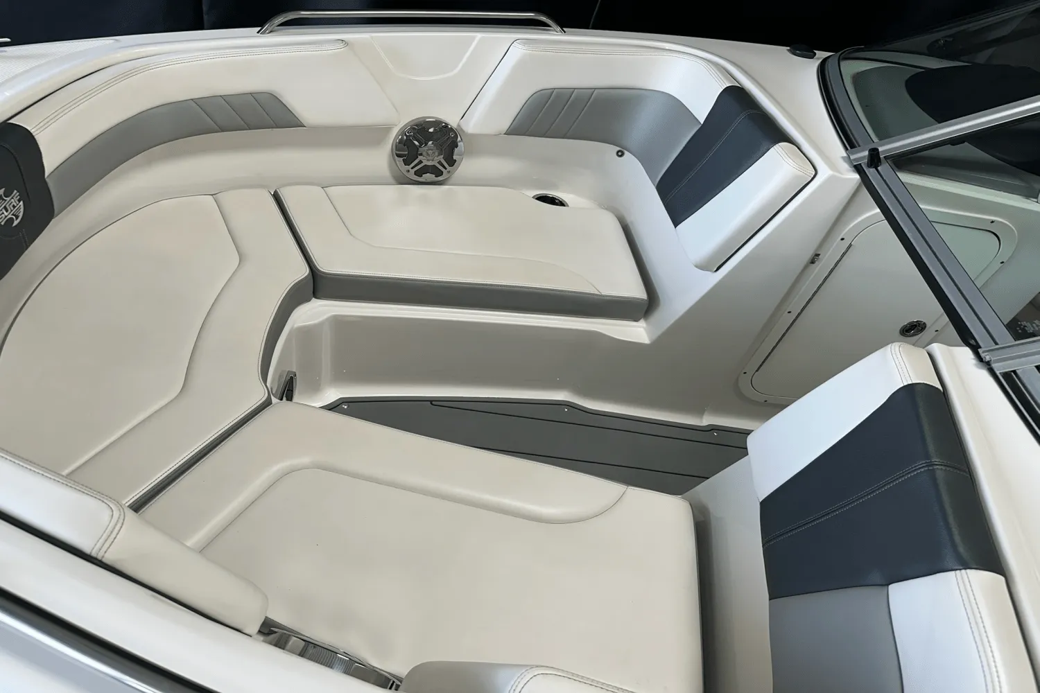 2020 Chaparral 230 SURF Image Thumbnail #2