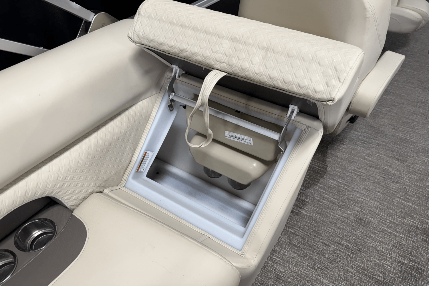 2020 Premier 230 SOLARIS Image Thumbnail #31