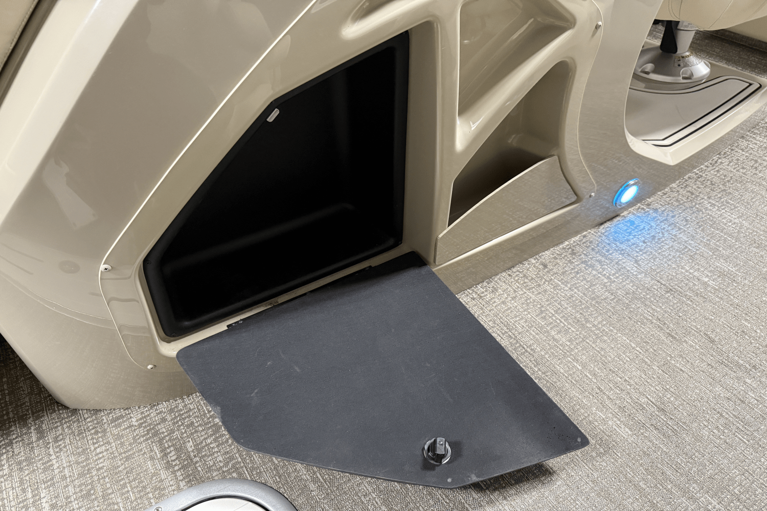 2020 Premier 230 SOLARIS Image Thumbnail #48