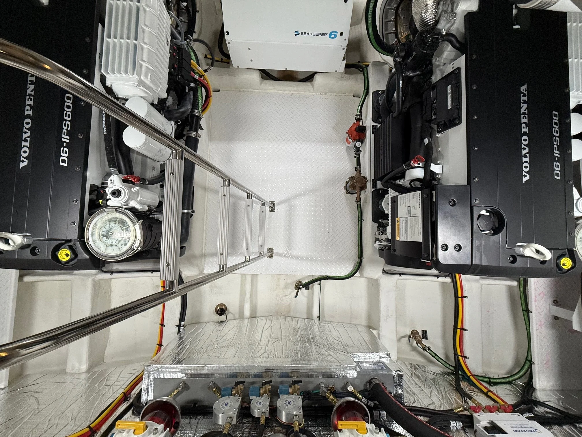 2026 Cruisers Yachts 46 Cantius Image Thumbnail #12