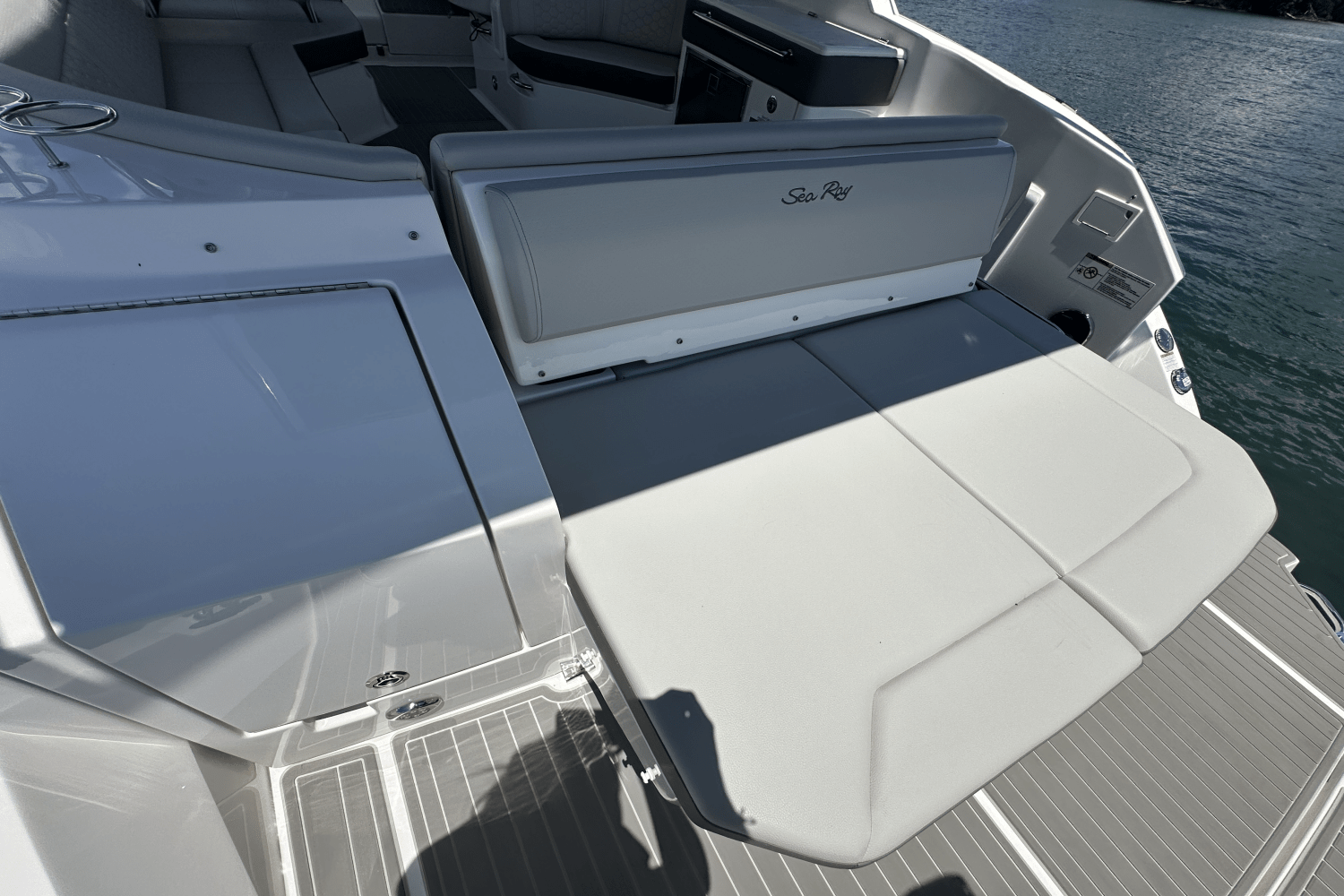 2025 Sea Ray Sundancer 320 Image Thumbnail #14