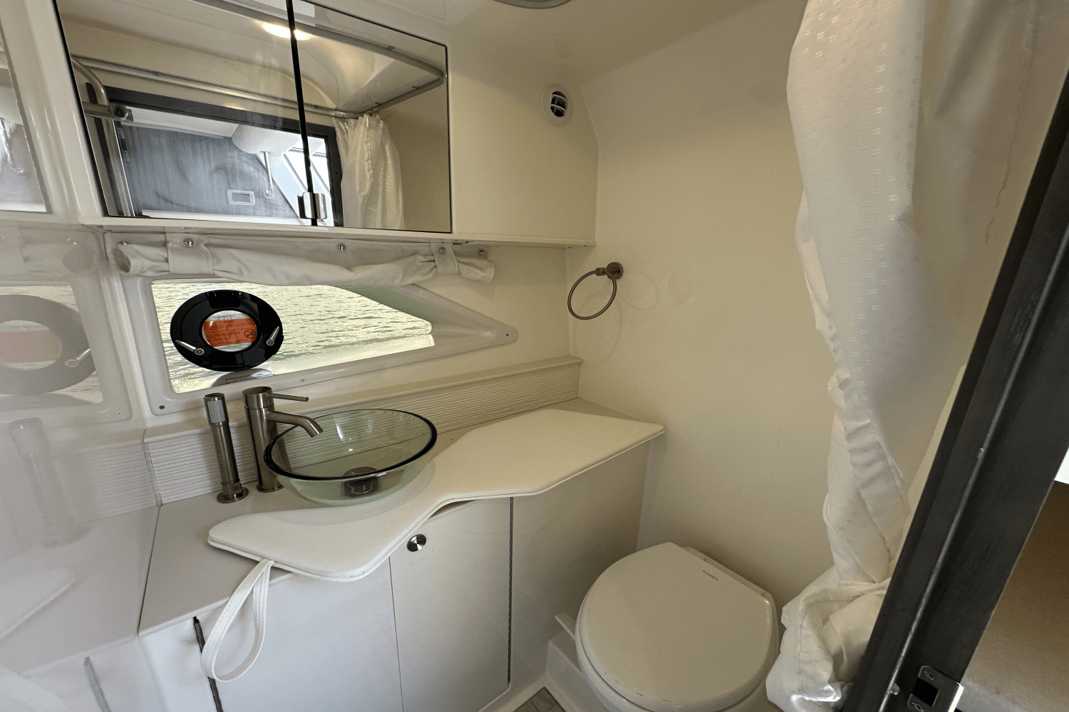 2025 Sea Ray Sundancer 320 Image Thumbnail #32