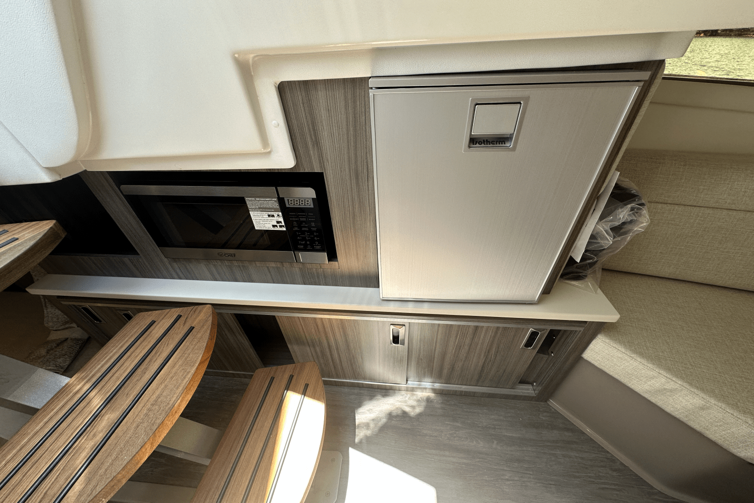 2025 Sea Ray Sundancer 320 Image Thumbnail #30