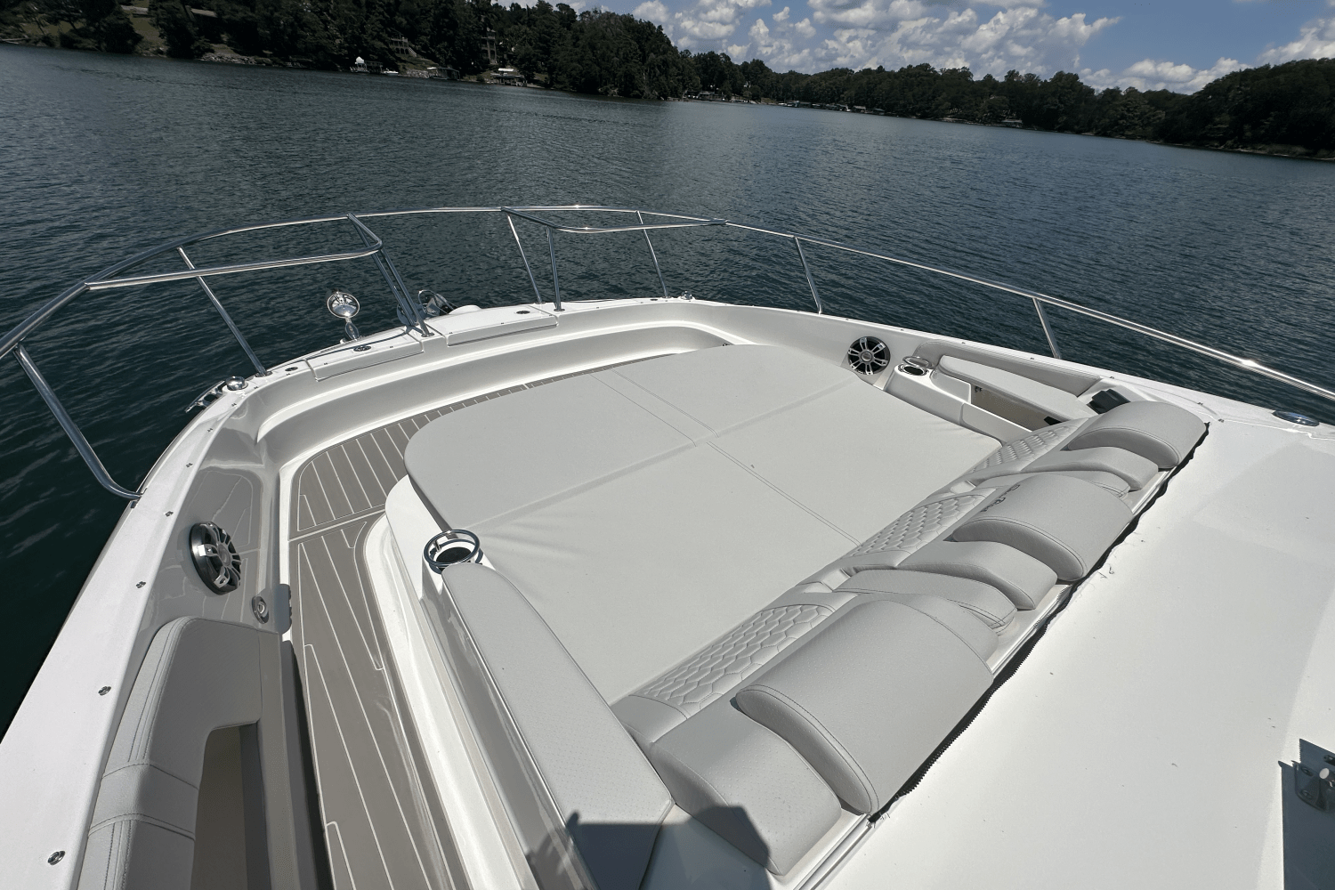 2025 Sea Ray Sundancer 320 Image Thumbnail #26