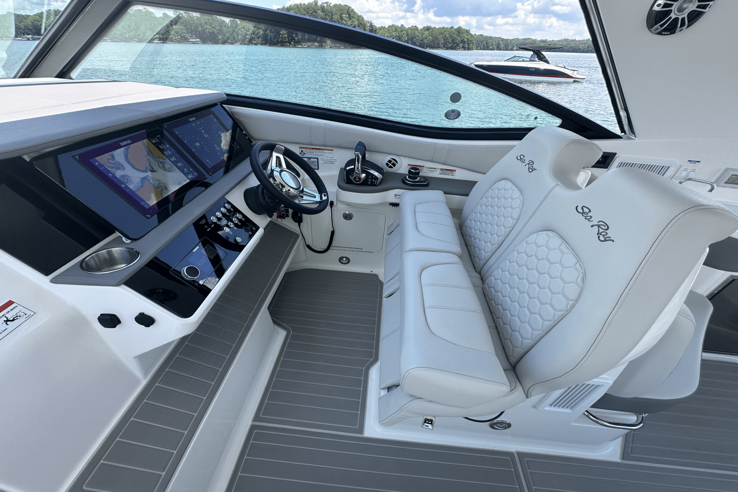 2025 Sea Ray Sundancer 320 Image Thumbnail #22