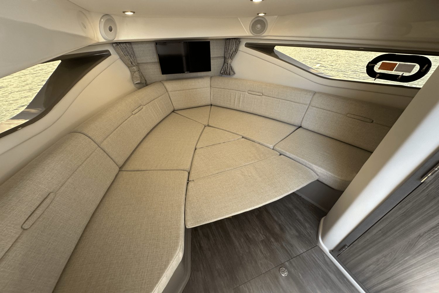 2025 Sea Ray Sundancer 320 Image Thumbnail #29