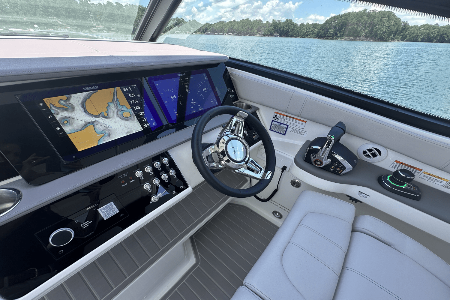 2025 Sea Ray Sundancer 320 Image Thumbnail #24