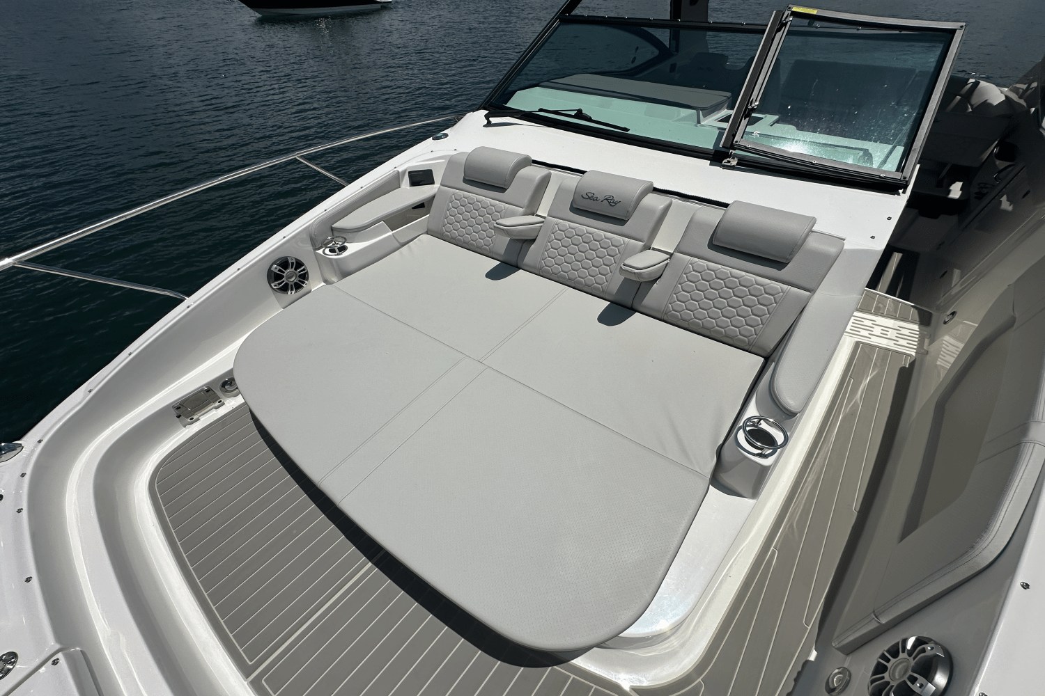 2025 Sea Ray Sundancer 320 Image Thumbnail #27