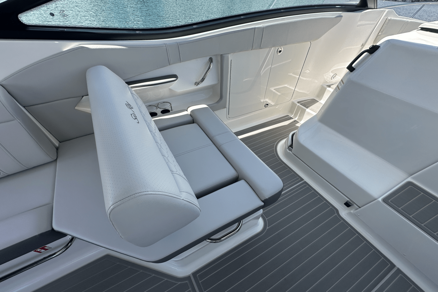 2025 Sea Ray Sundancer 320 Image Thumbnail #21