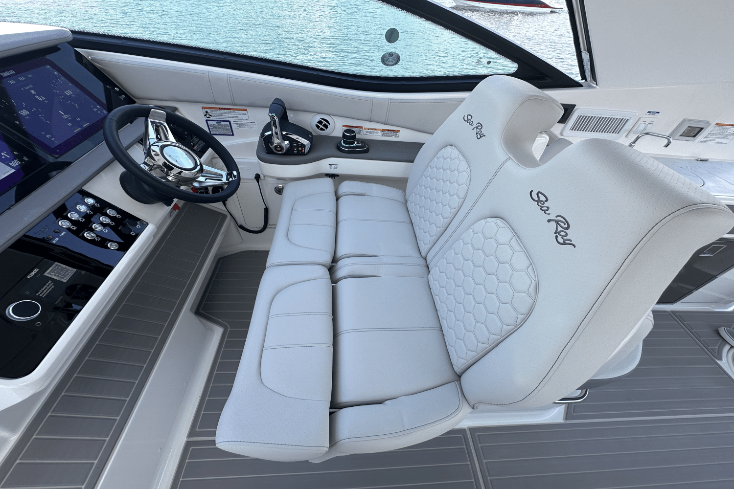 2025 Sea Ray Sundancer 320 Image Thumbnail #23