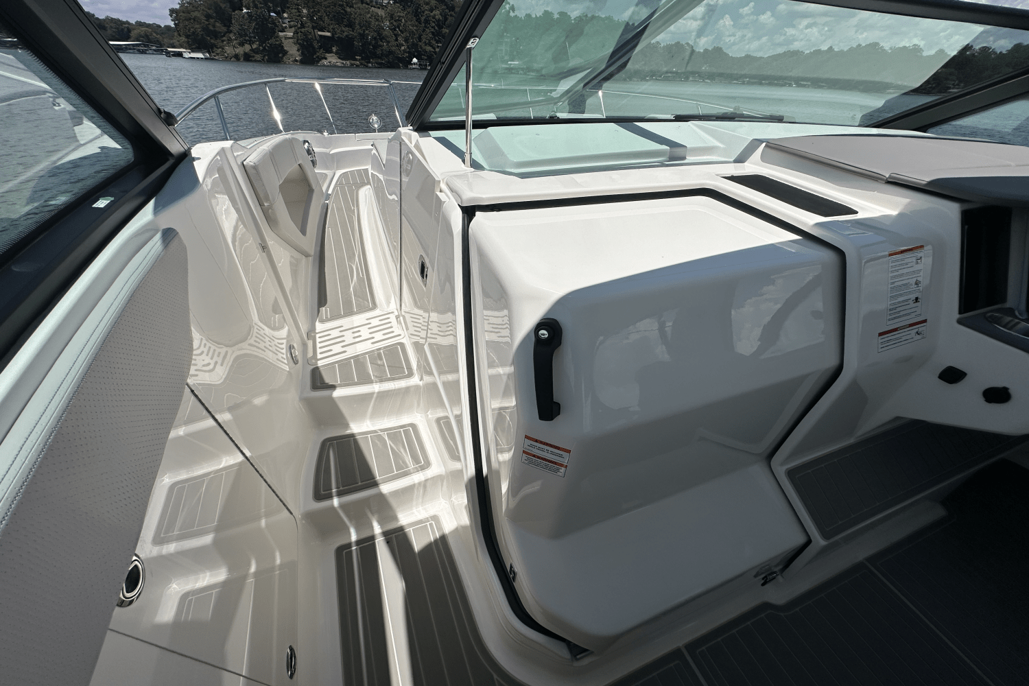 2025 Sea Ray Sundancer 320 Image Thumbnail #25
