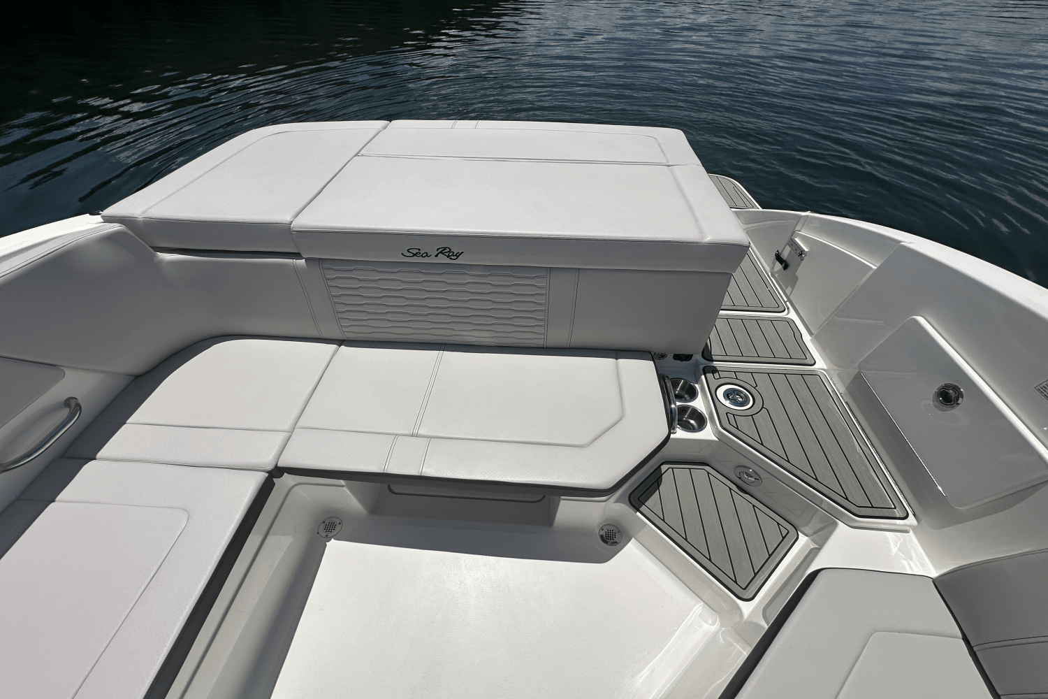 2025 Sea Ray SPX 230 Image Thumbnail #12