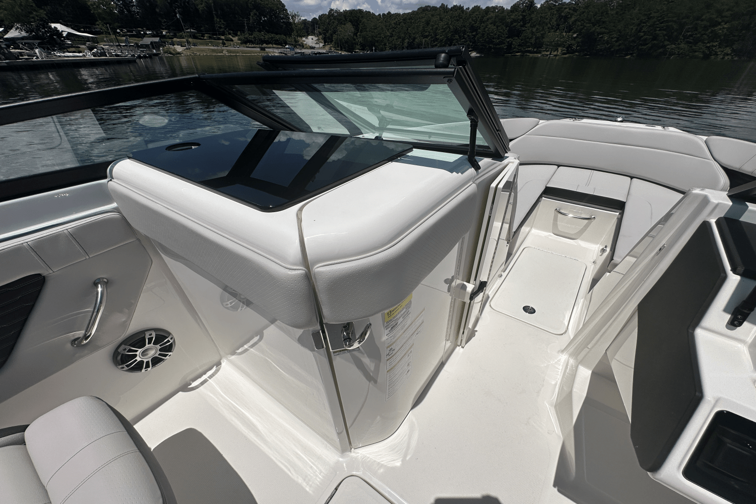 2025 Sea Ray SPX 230 Image Thumbnail #15