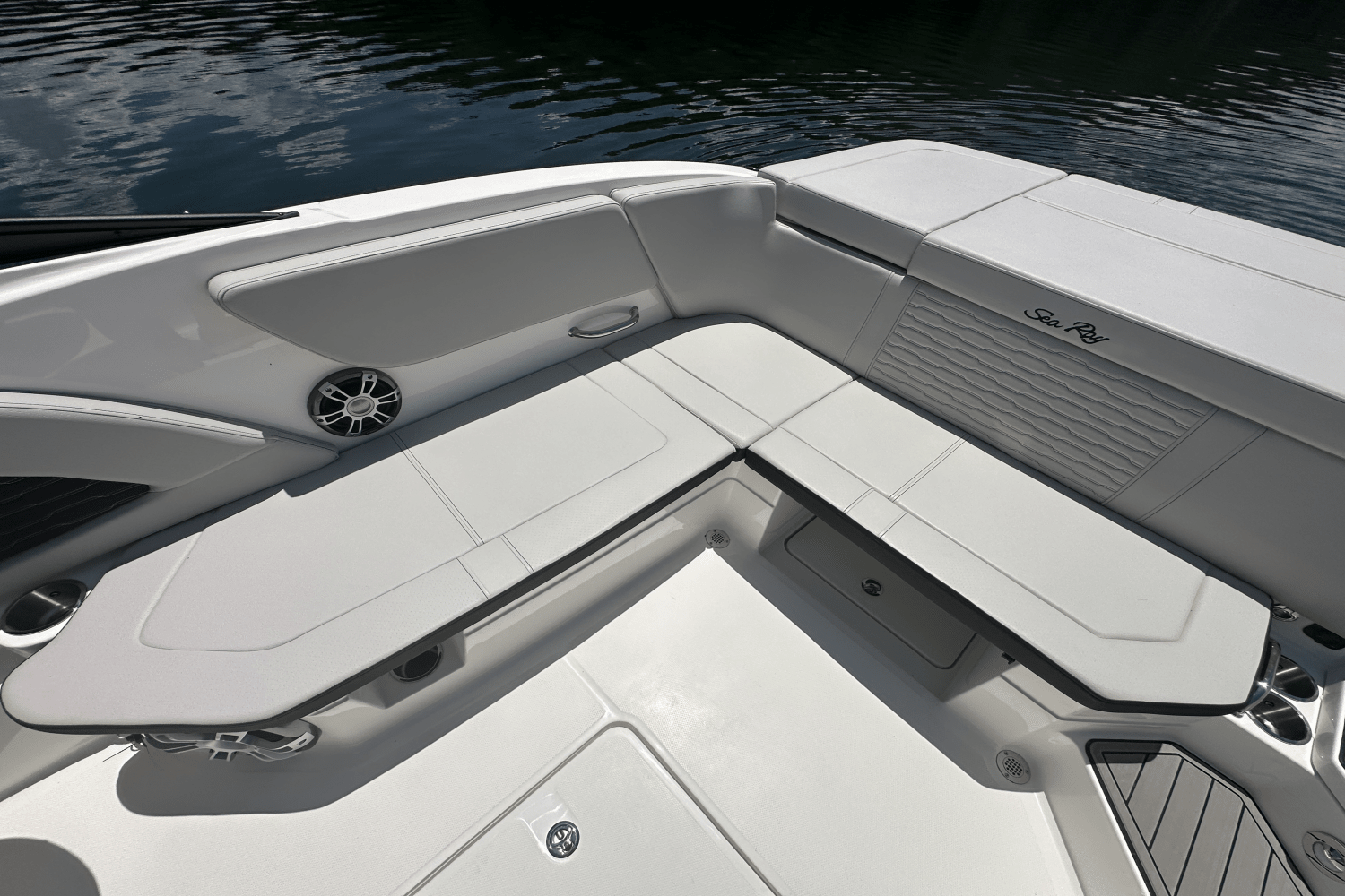 2025 Sea Ray SPX 230 Image Thumbnail #13