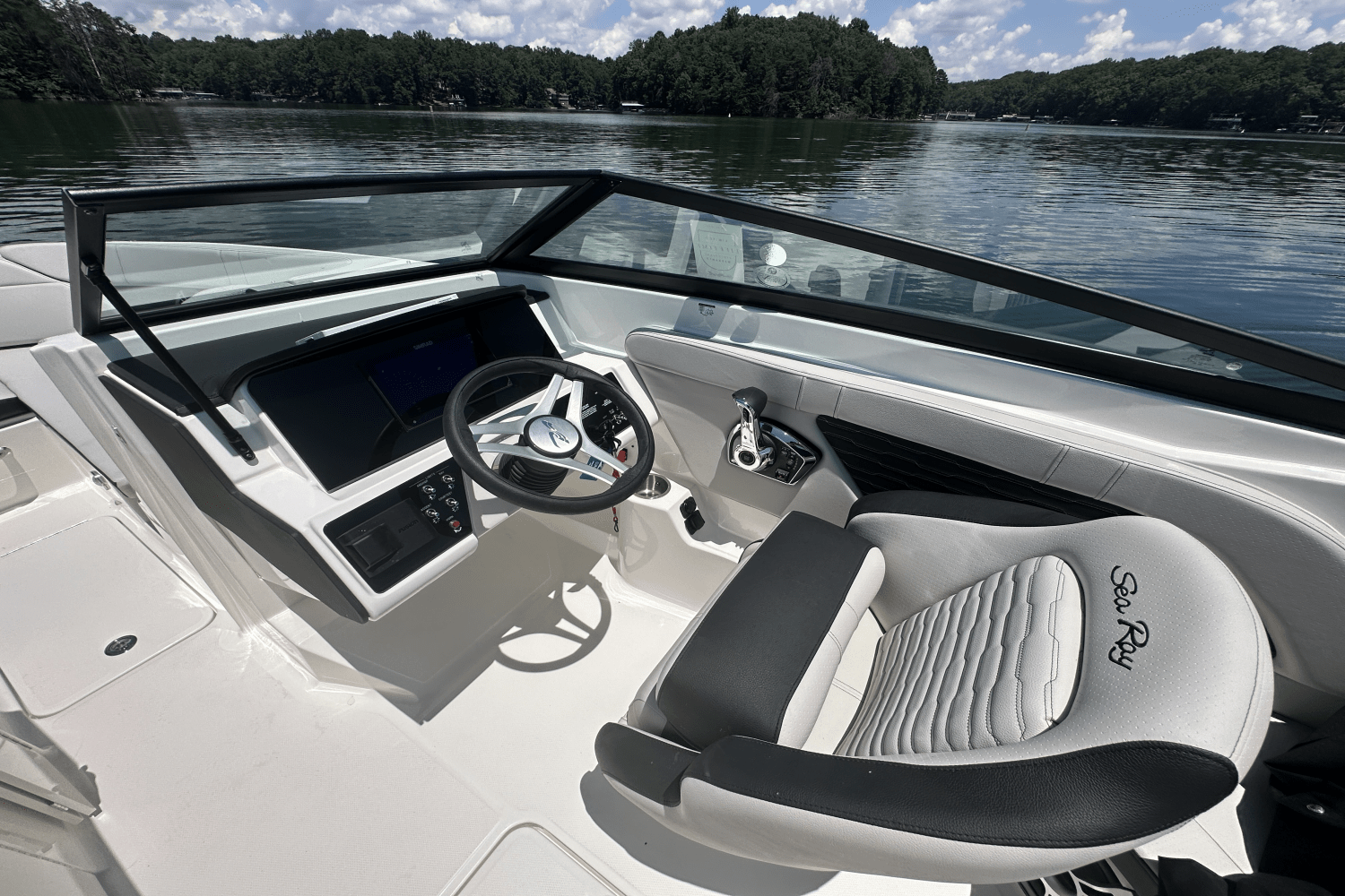 2025 Sea Ray SPX 230 Image Thumbnail #17