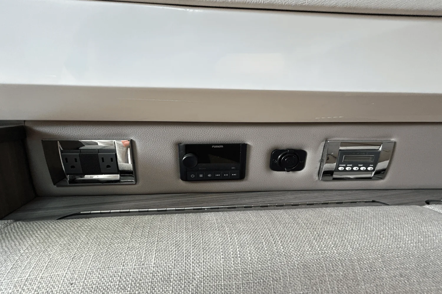 2019 Sea Ray SLX 400 Image Thumbnail #20