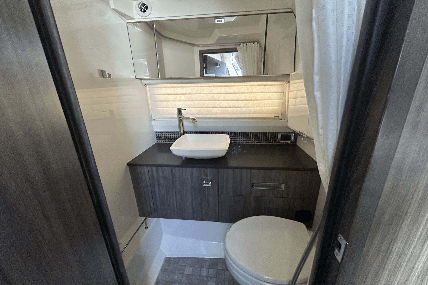 2019 Sea Ray SLX 400 Image Thumbnail #22