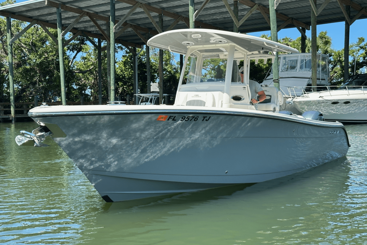 2023 Cobia 262 CENTER CONSOLE Image Thumbnail #2