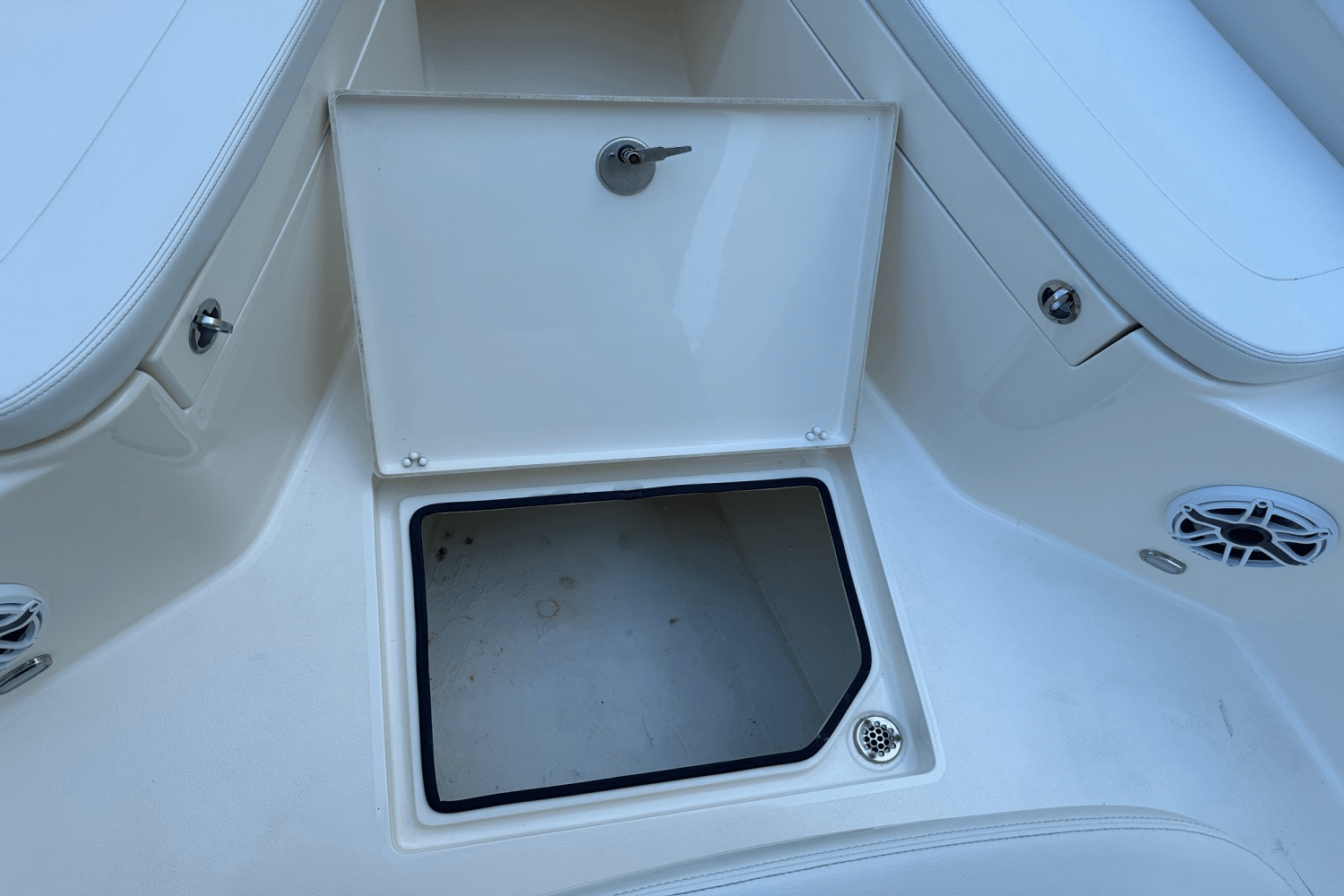 2023 Cobia 262 CENTER CONSOLE Image Thumbnail #44